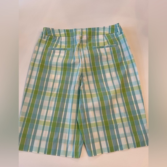 ANNE KLEIN BLUE GREEN AND WHITE BERMUDA SHORTS.  ZIPPER AND BUTTON FRONT CLOSURE - Picture 4 of 5